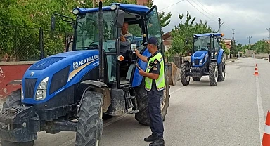 JANDARMADAN HARMAN ZAMANI TRAKTÖR SÜRÜCÜLERİNE GÜVENLİK UYARILARI