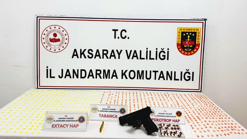 Aksaray Merkez ilçede 1039 adet extacy uyuşturucu hap ele geçirildi