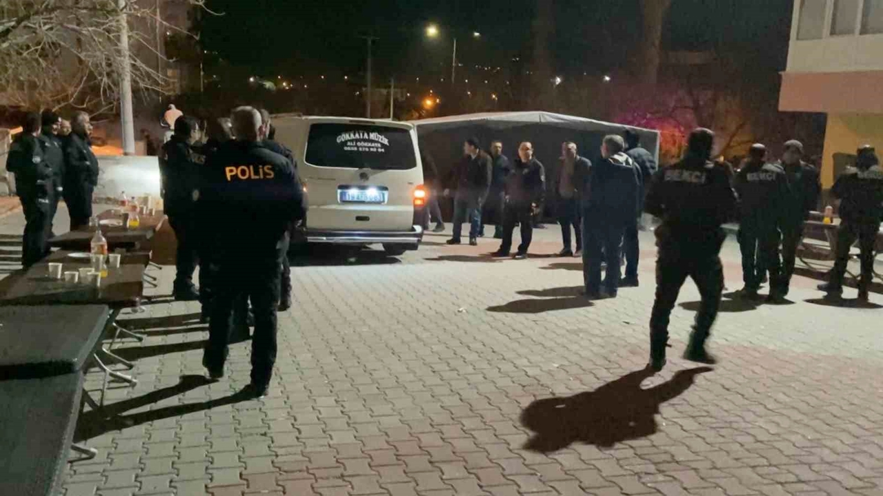 Aksaray'da Asker eğlencesinde sopalı kavga